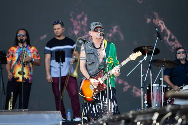 SaO PAULO, SP - 22.03.2026: LOLLAPALOOZA BRASIL 2026 - Show by the Pernambuco band Mundo Livre S A on the afternoon of this Sunday (22), the last day of the Lollapalooza festival, held at the Interlagos racetrack in Sao Paulo, SP. x2910012x RodileixMorais