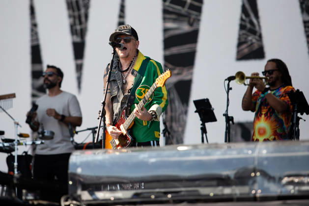 SaO PAULO, SP - 22.03.2026: LOLLAPALOOZA BRASIL 2026 - Show by the Pernambuco band Mundo Livre S A on the afternoon of this Sunday (22), the last day of the Lollapalooza festival, held at the Interlagos racetrack in Sao Paulo, SP. x2910017x RodileixMorais