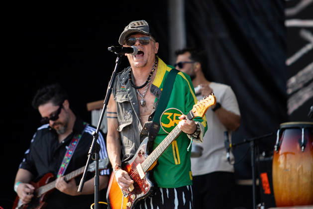 SaO PAULO, SP - 22.03.2026: LOLLAPALOOZA BRASIL 2026 - Show by the Pernambuco band Mundo Livre S A on the afternoon of this Sunday (22), the last day of the Lollapalooza festival, held at the Interlagos racetrack in Sao Paulo, SP. x2910018x RodileixMorais