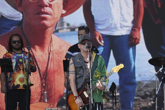 Mundo Livre S A will perform at Lollapalooza Brazil 2026 in Sao Paulo. Sao Paulo (SP), 03 22 2026 Lollapalooza Brazil Show Mundo Livre S A The band Mundo Livre S A performs during the Lollapalooza Brazil festival, held at the Interlagos racetrack, in the southern zone of the city of Sao Paulo. The event brings together national and international artists in three days of shows and musical attractions, on March 22, 2026. (Foto: Leco Viana Thenews2 imago images) Mundo Livre S A will perform at Lollapalooza Brazil 2026 in Sao Paulo.  Copyright: xLecoxVianax