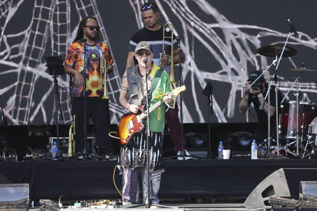 Mundo Livre S A will perform at Lollapalooza Brazil 2026 in Sao Paulo. Sao Paulo (SP), 03 22 2026 Lollapalooza Brazil Show Mundo Livre S A The band Mundo Livre S A performs during the Lollapalooza Brazil festival, held at the Interlagos racetrack, in the southern zone of the city of Sao Paulo. The event brings together national and international artists in three days of shows and musical attractions, on March 22, 2026. (Foto: Leco Viana Thenews2 imago images) Mundo Livre S A will perform at Lollapalooza Brazil 2026 in Sao Paulo.  Copyright: xLecoxVianax