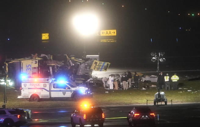 Air Canada plane collides with fire truck at LaGuardia, killing 2, injuring others NEW YORK, UNITED STATES - MARCH 23: Passenger plane collides with a fire truck while landing at LaGuardia Airport, killing the pilot and copilot and injuring two others on March 23, 2026, in New York, United States. Selcuk Acar Anadolu New York United States. Editorial use only. Please get in touch for any other usage. Copyright: x2026xAnadoluxSelcukxAcarx