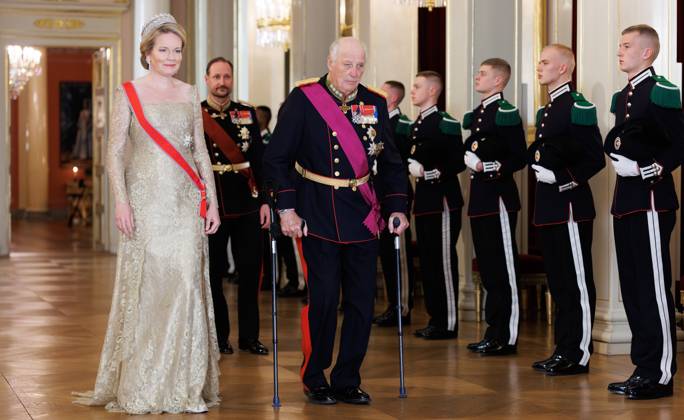 Queen Mathilde of Belgium and King Harald V of Norway arrive for the State Banquet hosted by Norwegian royal family in the Royal Palace in Oslo, on the first day of the official state visit of the Belgian royal couple to Norway, on Tuesday 24 March 2026. Belgian monarchs are on an official state visit to Norway from 24 to 26 March 2026.  BENOITxDOPPAGNE 168803175