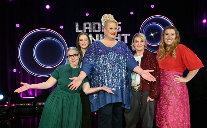 Rosemie Warth, l r, Josepha Walter, Daphne de Luxe, Mirja Boes and Franziska Wanninger as guests on the ARD show Ladies Night the only comedy and cabaret show with an all-female cast on German-language television Broadcast date 25 04 2025 das Erste