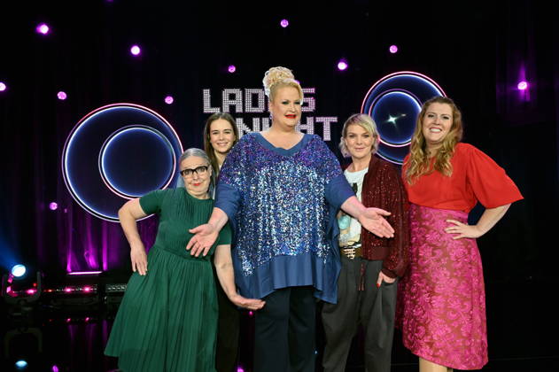 Rosemie Warth, l r, Josepha Walter, Daphne de Luxe, Mirja Boes and Franziska Wanninger as guests on the ARD show Ladies Night the only comedy and cabaret show with an all-female cast on German-language television Broadcast date 25 04 2025 das Erste