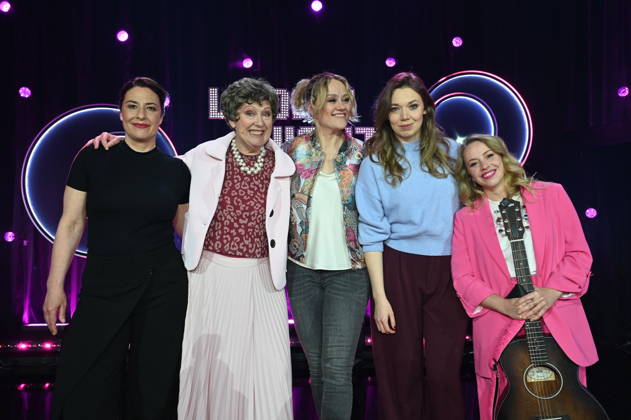 Eva Eiselt, l r, Lioba Albus, Lisa Feller, Victoria Abelmann Brockmann and Miss Allie as guests on the ARD show Ladies Night the only comedy and cabaret show with an all-female cast on German-language television Broadcast date 18 04 2026 Das Erste
