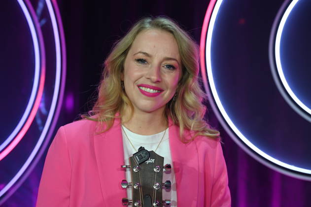 Singer-songwriter Miss Alllie Elisa Hantsch as a guest on the ARD show Ladies Night - the only comedy and cabaret show with an all-female cast on German-speaking television