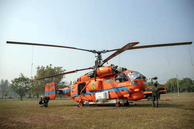 March 27, 2026, Chiang Mai, Thailand: A KA-32 helicopter from the Department of Disaster Prevention and Mitigation is prepared for aerial firefighting operations in Chiang Mai, northern Thailand, as crew members carry out checks and equipment setup while authorities respond to ongoing wildfires and rising PM2.5 air pollution. Chiang Mai Thailand - ZUMAs197 20260327_aaa_s197_324 Copyright: xPongmanatxTasirix