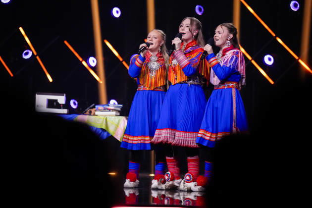 Sami Grand Prix 2016 Kautokeino 20260328 Sara Nilut with Ayla Garen Audhild during the final of the Sami Grand Prix SGP, in the sports hall in Kautokeino on Saturday evening The Sami Grand Prix is an honest Sami song and joke competition that brings together participants from all over Sapmi, spanning Norway, Sweden and Finland  Copyright: xHeikoxJungex xNTBx