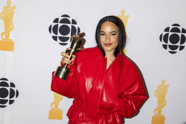 March 28, 2026, Hamilton, On, Canada: Karena Evans poses for photos after winning Music Video of the Year during the 2026 Juno Awards Gala in Hamilton, Saturday, March 28, 2026. Hamilton Canada  - ZUMAc35_ 20260328_zaf_c35_186 Copyright: xNickxIwanyshynx