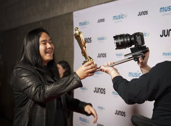 March 28, 2026, Hamilton, On, CAN: Aysanabee, nominated for Alternative Album of the Year, and Contemporary Indigenous Artist or Group of the Year, on the red carpet at the 2026 Juno Awards Gala in Hamilton, Saturday, March 28, 2026. Hamilton CAN - ZUMAc35_ 20260328_zaf_c35_205 Copyright: xPeterxPowerx