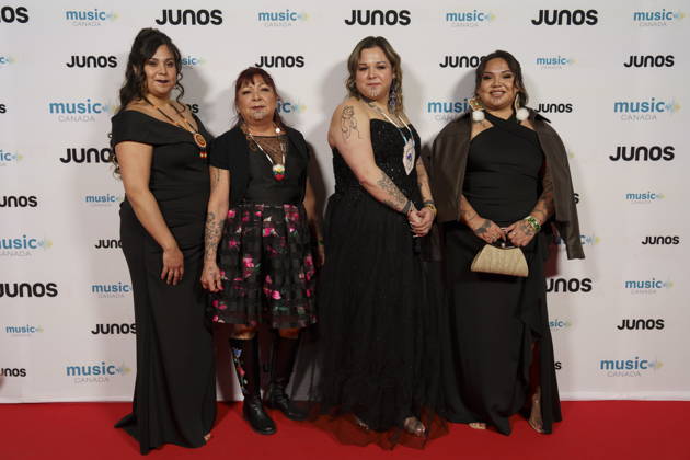 March 28, 2026, Hamilton, On, CAN: Manitou Mkwa Singers, nominated for Traditional Indigenous Artist or Group of the Year, on the red carpet at the 2026 Juno Awards Gala in Hamilton, Saturday, March 28, 2026. Hamilton CAN  - ZUMAc35_ 20260328_zaf_c35_206 Copyright: xPeterxPowerx