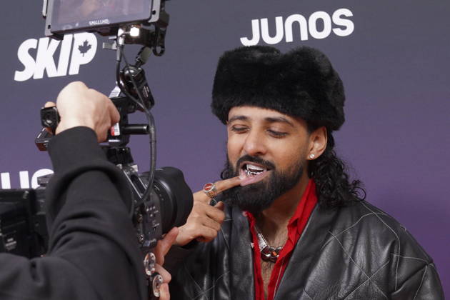 March 29, 2026, Hamilton, On, CANADA: Raf Saperra, nominated for Saout Asian Music Recording of the Year, stops on the orange carpet at the Junos in Hamilton, Ontario, Canada on Sunday, March 29, 2026. Hamilton CANADA - ZUMAc35_ 20260329_zaf_c35_094 Copyright: xPeterxPowerx