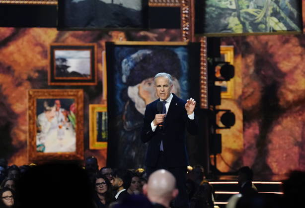 March 29, 2026, Hamilton, On, CANADA: Prime Minister Mark Carney presents the Lifetime Achievement award to Joni Mitchell at the 2026 Juno Awards in Hamilton, on Sunday, March 29, 2026. Hamilton CANADA  - ZUMAc35_ 20260329_zaf_c35_237 Copyright: xChrisxYoungx