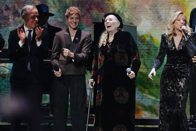 March 29, 2026, Hamilton, On, CANADA: Joni Mitchell, second right, performs with Sarah McLachlan, right, as Prime Minister Mark Carney and host Mae Martin look on at the 2026 Juno Awards in Hamilton, on Sunday, March 29, 2026. Hamilton CANADA - ZUMAc35_ 20260329_zaf_c35_263 Copyright: xChrisxYoungx
