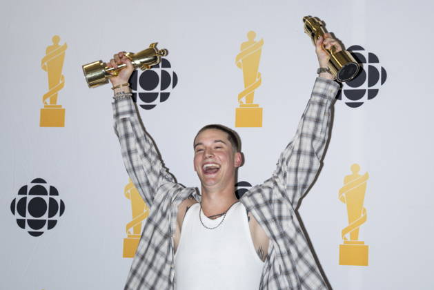 March 29, 2026, Hamilton, On, Canada: Cameron Whitcomb poses for photos after winning Breakthrough Artist of The Year during the 2026 Juno Awards in Hamilton, on Sunday March 29, 2026. Hamilton Canada  - ZUMAc35_ 20260329_zaf_c35_268 Copyright: xNickxIwanyshynx