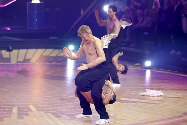 Entertainer Ross Antony and singer Milano Milane Baybah with a variation of the Schuhplattler at the fourth dance show of the 19th season of the RTL dance show Lets Dance at the Coloneum Cologne, 29 03 2026 NRW Germany Copyright: xChristophxHardtx