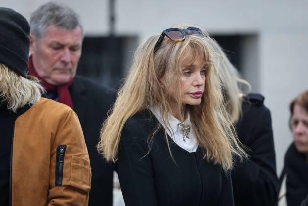 Paris, France le 30 mars 2026 - Funerailles de l actrice et realisatrice francaise Isabelle Mergault au cimetiere Pere-Lachaise - Funeral of French actress and director Isabelle Mergault at the Pere-Lachaise cemetery Ici Arielle Dombasle  Copyright: xSebastienxTOUBONx