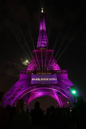 FANS DE CELINE DION PHOTOPQR LE PARISIEN PARIS 30 03 2026 Crédit Le Parisien Philippe Lavieille Au pied la Tour Eiffel au milieu des fans de Céline Dion qui annonce la date de ses concerts en France the Eiffel Tower illuminated to celebrate the 58th Birthday of Canadian singer Celine Dion, in Paris, on March 30, 2026 To celebrate her 58th birthday, Celine Dion announced on the evening of March 30, 2026, a series of ten concerts in September and October in Paris, officially marking her return after six years away from the stage Local Caption LOISIRS TOURNEE DE CELINE DION PARIS 75 France Copyright: xPHOTOPQR LExPARISIEN MAXPPPxx 20260330LPA1255 20260330LPA1255