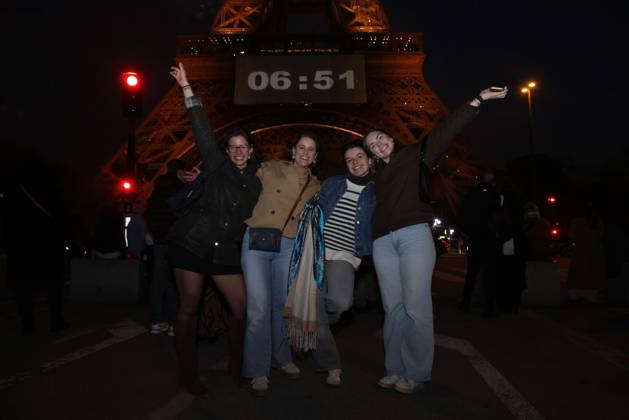 FANS DE CELINE DION PHOTOPQR LE PARISIEN PARIS 30 03 2026 Crédit Le Parisien Philippe Lavieille Au pied la Tour Eiffel au milieu des fans de Céline Dion qui annonce la date de ses concerts en France de gauche a droite Astrid Eugenie Romane India the Eiffel Tower illuminated to celebrate the 58th Birthday of Canadian singer Celine Dion, in Paris, on March 30, 2026 To celebrate her 58th birthday, Celine Dion announced on the evening of March 30, 2026, a series of ten concerts in September and October in Paris, officially marking her return after six years away from the stage Local Caption LOISIRS TOURNEE DE CELINE DION PARIS 75 France Copyright: xPHOTOPQR LExPARISIEN MAXPPPxx 20260330LPA1256 20260330LPA1256