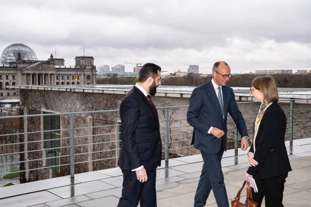 Federal Chancellor Friedrich Merz welcomes Syrian interim president Ahmed al Sharaa Chancellor Friedrich Merz welcomes Syrian interim president Ahmed al Sharaa Le chance