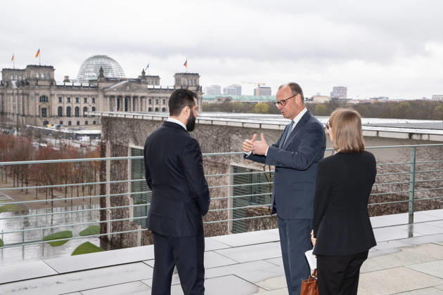 Federal Chancellor Friedrich Merz welcomes Syrian interim president Ahmed al Sharaa Chancellor Friedrich Merz welcomes Syrian interim president Ahmed al Sharaa Le chance