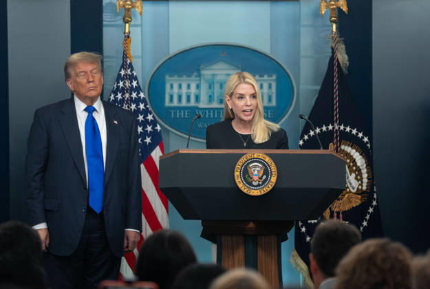 (260403) -- WASHINGTON, April 3, 2026 -- U.S. President Donald Trump said Thursday on social media that Attorney General Pam Bondi will step down from her position and Deputy Attorney General Todd Blanche will serve as acting attorney general. This file photo taken on June 27, 2025 shows Pam Bondi (R) and U.S. President Donald Trump attending a press conference at the White House in Washington, D.C., the United States. ) U.S.-WASHINGTON, D.C.-ATTORNEY GENERAL-STEPPING DOWN HuxYousong