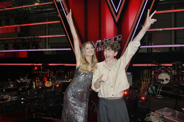 Leony and Max from Team Leony at the photocall with the finalists and coaches of the 14th season of the TV show The Voice Kids in Studio H Berlin Adlershof Berlin, 03 04 2026 Foto:xM.xBehrensx xFuturexImagex kids_6482