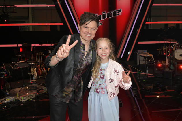 Michael Patrick Kelly and Hedi from Team Michael Patrick at the photocall with the finalists and coaches of the 14th season of the TV show The Voice Kids at Studio H Berlin Adlershof Berlin, 03 04 2026 Foto:xM.xBehrensx xFuturexImagex kids_6502