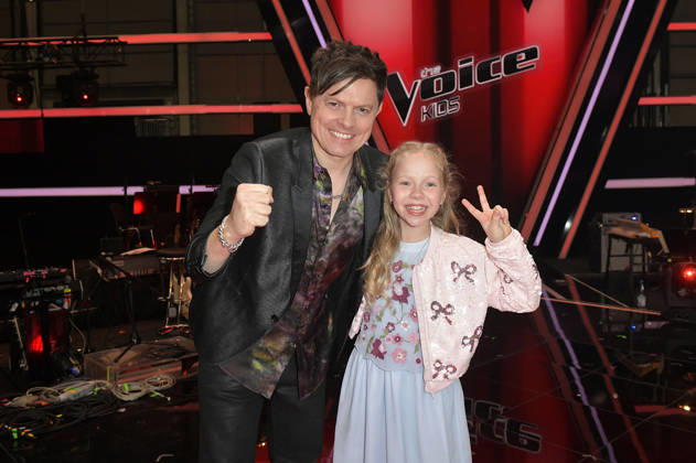 Michael Patrick Kelly and Hedi from Team Michael Patrick at the photocall with the finalists and coaches of the 14th season of the TV show The Voice Kids at Studio H Berlin Adlershof Berlin, 03 04 2026 Foto:xM.xBehrensx xFuturexImagex kids_6503
