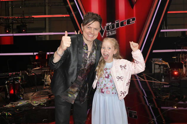 Michael Patrick Kelly and Hedi from Team Michael Patrick at the photocall with the finalists and coaches of the 14th season of the TV show The Voice Kids at Studio H Berlin Adlershof Berlin, 03 04 2026 Foto:xM.xBehrensx xFuturexImagex kids_6504