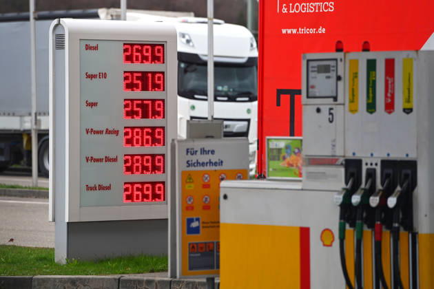 After new refueling rule DIESEL fuel reaches historic high on 04 04 2026 at this gas station in Munich Fuel prices exceed historic highs No end in sight New highs in refueling every day Exploding fuel prices due to Iran war continue Gasoline prices at highway gas station on A8 near Ulm