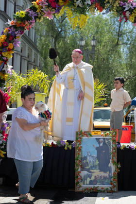 April 4, 2026, Los Angeles, California, USA: People and their pets line up in Olvera Street in Los Angeles to receive a blessing from Archbishop Jose Gomez in a Catholic tradition that celebrates St. Francis of Assisiâ€⠢s love of animals. This centuries-old tradition, usually held the Saturday before Easter, has been a part of Olvera Streetâ€⠢s history since 1930. Los Angeles USA - ZUMAh234 20260404_zsp_h234_007 Copyright: xMarkxEdwardxHarrisx
