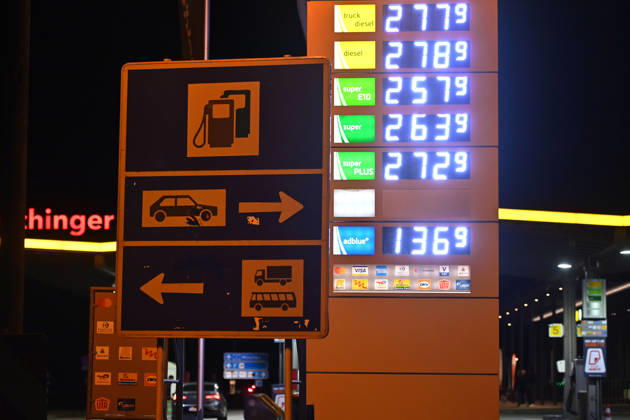 After new refueling rule DIESEL fuel reaches historic high, gasoline prices exceed historic highs No end in sight New highs in refueling every day Exploding fuel prices due to Iran war continue Gasoline prices at Koeschinger Forst gas station on A9 highway
