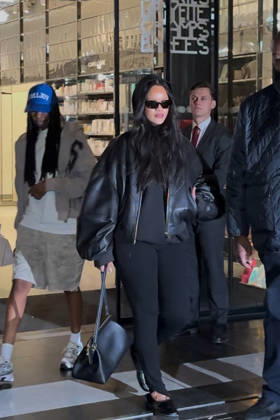 Rihanna went shopping at Galeries Lafayette in Paris on April 6, 2026 Rihanna went shopping at Galeries Lafayette in Paris on April 6, 2026 Paris France Copyright: xAgencex xBestimagexAgencex xBestimagex
