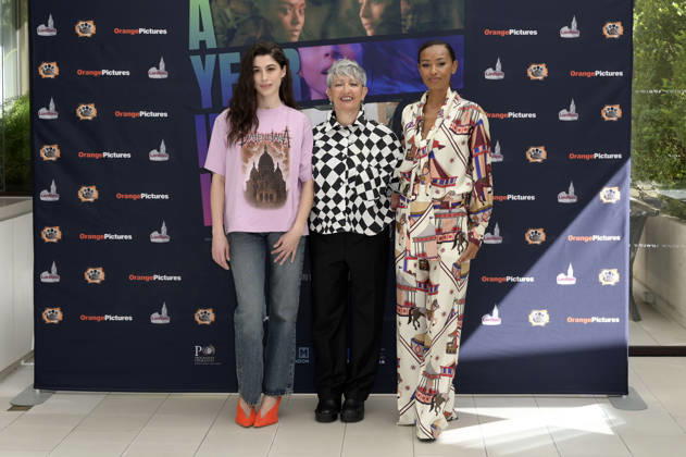 Nina Pons, Flaminia Graziadei and Melanie Liburd at the photocall for the movie A Year in London at the Hotel Le Meridien Visconti Rome, 07 04 2026 Foto:xA.xM.xTinghinox xFuturexImagex year_6446