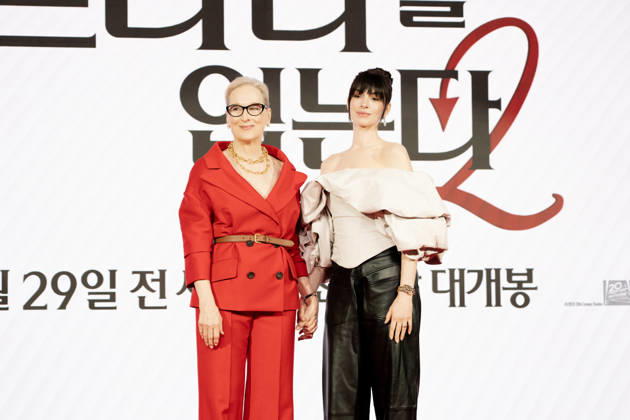 The Devil Wears Prada 2 press conference in Seoul SEOUL, SOUTH KOREA - APRIL 08: Meryl Streep(L) and Anne Hathaway(R) poses during a press conference for the movie The Devil Wears Prada 2 at Four Seasons Hotel on April 08, 2026 in Seoul, South Korea. Hwawon Lee Anadolu Seoul South Korea. Editorial use only. Please get in touch for any other usage. Copyright: x2026xAnadoluxHwawonxLeex