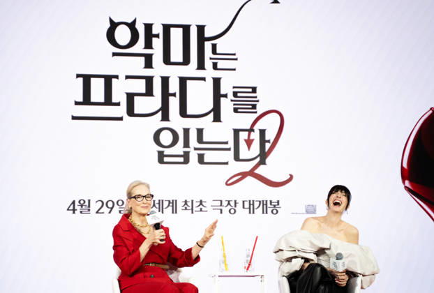 The Devil Wears Prada 2 press conference in Seoul SEOUL, SOUTH KOREA - APRIL 08: Meryl Streep(L) and Anne Hathaway(R) speak during a press conference for the movie The Devil Wears Prada 2 at Four Seasons Hotel on April 08, 2026 in Seoul, South Korea. Hwawon Lee Anadolu Seoul South Korea. Editorial use only. Please get in touch for any other usage. Copyright: x2026xAnadoluxHwawonxLeex