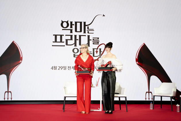 The Devil Wears Prada 2 press conference in Seoul SEOUL, SOUTH KOREA - APRIL 08: Meryl Streep(L) and Anne Hathaway(R) during a press conference for the movie The Devil Wears Prada 2 at Four Seasons Hotel on April 08, 2026 in Seoul, South Korea. Hwawon Lee Anadolu Seoul South Korea. Editorial use only. Please get in touch for any other usage. Copyright: x2026xAnadoluxHwawonxLeex