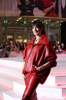 Hollywood star Anne Hathaway in Seoul Hollywood star Anne Hathaway in Seoul Hollywood star Anne Hathaway poses for a photo as she makes her red carpet appearance during a publicity event in Seoul on April 8, 2026, to promote the comedy drama film The Devil Wears Prada 2. (Yonhap) 2026-04-09 15:14:13 < 1980-2026 YONHAPNEWS AGENCY. .> ¼­¿ïÆ¯º°½Ã EDITORIAL USE ONLY  Copyright: xx PYH2026040915120034400 YonhapxNewsx yonphotos251278