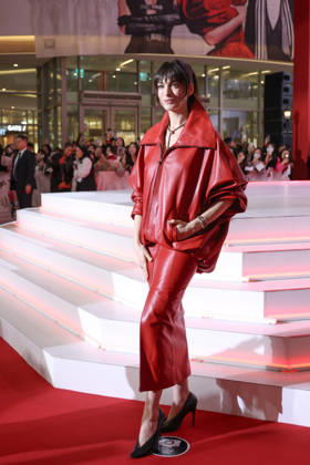 Hollywood star Anne Hathaway in Seoul Hollywood star Anne Hathaway in Seoul Hollywood star Anne Hathaway poses for a photo as she makes her red carpet appearance during a publicity event in Seoul on April 8, 2026, to promote the comedy drama film The Devil Wears Prada 2. (Yonhap) 2026-04-09 15:14:26 < 1980-2026 YONHAPNEWS AGENCY. .> ¼­¿ïÆ¯º°½Ã EDITORIAL USE ONLY  Copyright: xx PYH2026040915170034400 YonhapxNewsx yonphotos251282