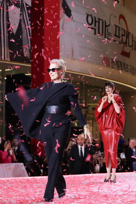 Hollywood stars Anne Hathaway and Meryl Streep in Seoul Hollywood stars Anne Hathaway and Meryl Streep in Seoul Hollywood stars Anne Hathaway (R) and Meryl Streep make their red carpet appearance during a publicity event in Seoul on April 8, 2026, to promote the comedy drama film The Devil Wears Prada 2. (Yonhap) 2026-04-09 15:17:13 < 1980-2026 YONHAPNEWS AGENCY. .> ¼­¿ïÆ¯º°½Ã EDITORIAL USE ONLY  Copyright: xx PYH2026040915340034400 YonhapxNewsx yonphotos251289