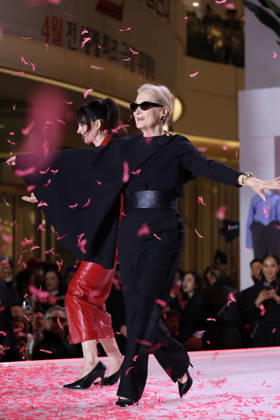 Hollywood stars Anne Hathaway and Meryl Streep in Seoul Hollywood stars Anne Hathaway and Meryl Streep in Seoul Hollywood stars Anne Hathaway (L) and Meryl Streepmake their red carpet appearance during a publicity event in Seoul on April 8, 2026, to promote the comedy drama film The Devil Wears Prada 2. (Yonhap) 2026-04-09 15:17:38 < 1980-2026 YONHAPNEWS AGENCY. .> ¼­¿ïÆ¯º°½Ã EDITORIAL USE ONLY  Copyright: xx PYH2026040915360034400 YonhapxNewsx yonphotos251291