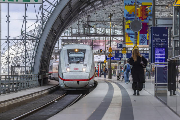 Berlin Central Station Passengers on the platform Arriving train ICE 25 03 2026, Berlin, Germany