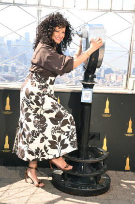 NEW YORK, NY APRIL 9 Judy Reyes visits the Empire State Building ahead of the Season Finale of Scrubs revival on ABC on April 9, 2026 in New York City Photo Credit John Fycke AdMedia 454910 2026 04 09 New York New York City Copyright: xAdMediax STAR_454910_019