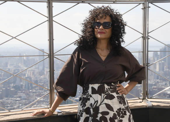 NEW YORK, NY APRIL 9 Judy Reyes visits the Empire State Building ahead of the Season Finale of Scrubs revival on ABC on April 9, 2026 in New York City Photo Credit John Fycke AdMedia 454910 2026 04 09 New York New York City Copyright: xAdMediax STAR_454910_010