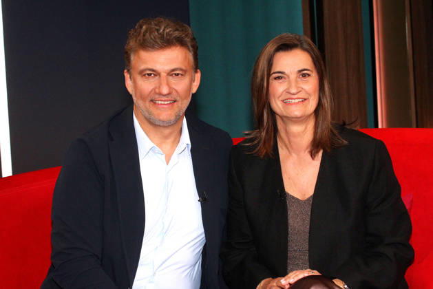 Jonas Kaufmann as a guest of presenter Inka Schneider in the program DAS Rote Sofa NDR on 11 04 2026 in Hamburg Jonas Kaufmann as a guest in the show DAS Rote Sofa NDR in Hamburg