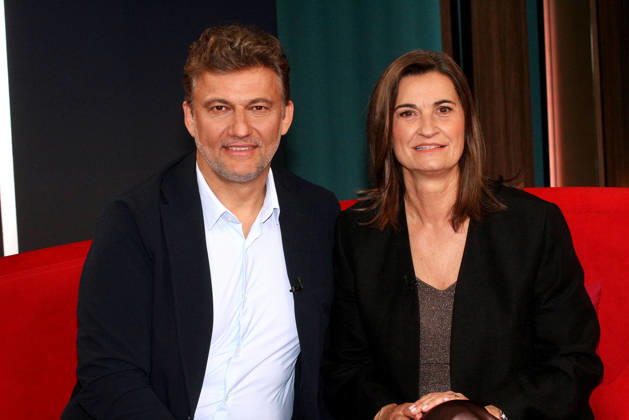 Jonas Kaufmann as a guest of presenter Inka Schneider in the program DAS Rote Sofa NDR on 11 04 2026 in Hamburg Jonas Kaufmann as a guest in the show DAS Rote Sofa NDR in Hamburg
