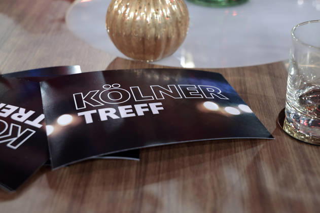 Moderation cards for the recording of the WDR talk show Kölner Treff in WDR Studio BS 3 Cologne, 10 04 2026 Foto:xR.xSchmiegeltx xFuturexImagex koelner_treff1004_6402