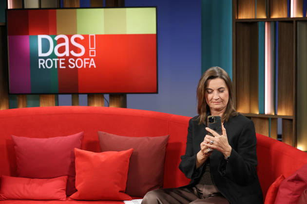 Inka Schneider, television presenter, in the television program DAS Rote Sofa, a live talk show of Norddeutscher Rundfunk, photo session on 10 4 2026 in the television studio of NDR in Hamburg Lokstedt